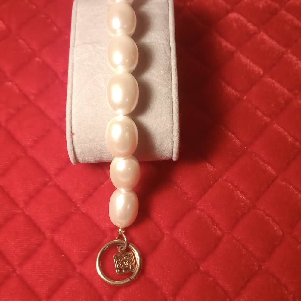Anne Klein 7" chunky Pearl bracelet - Picture 2 of 2